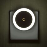 Plug-in LED Night Light With Auto Dusk-To-Dawn Sensor ( Round , White )
