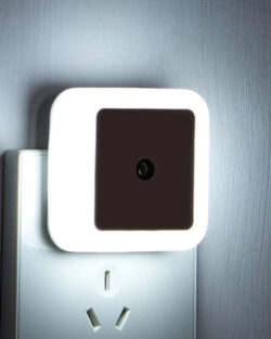 Plug-in LED Night Light With Auto Dusk-To-Dawn Sensor ( Square, White )