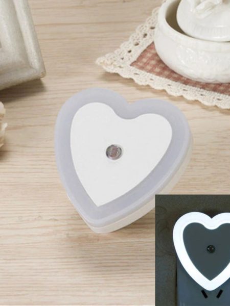 Plug-in LED Night Light With Auto Dusk-To-Dawn Sensor ( Heart Shape ,Cool White )
