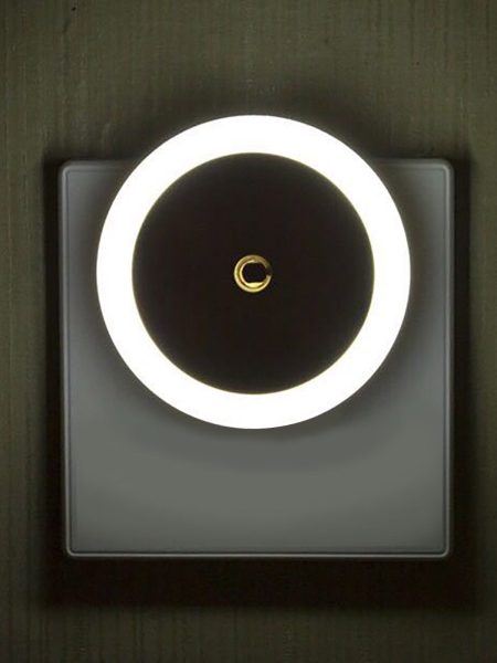 Plug-in LED Night Light With Auto Dusk-To-Dawn Sensor ( Round , White )